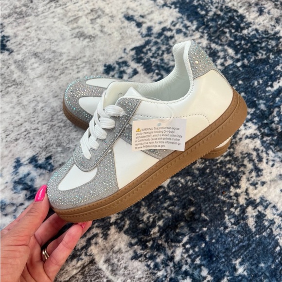 Other - 🤍🩶🤍 Size 4 shoes